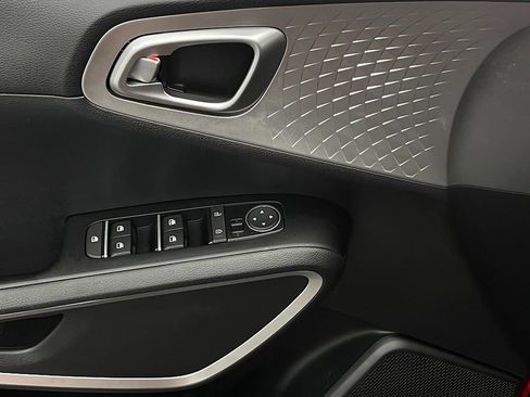 Used 2022 Kia Soul LX FWD image 14