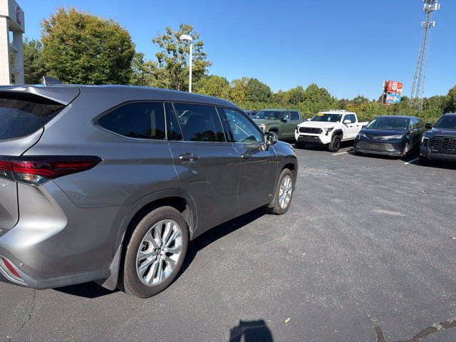 Used 2026 Toyota Highlander Limited AWD/4WD image 7