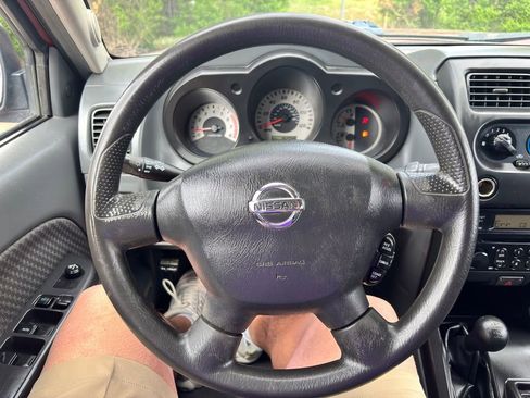 Used 2004 Nissan Xterra XE AWD/4WD image 13