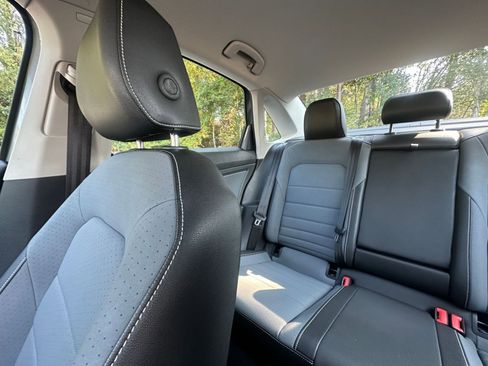 Used 2025 Volkswagen Jetta SE image 39