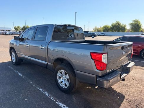 Used 2018 Nissan Titan SV w/ SV Convenience Package RWD image 6