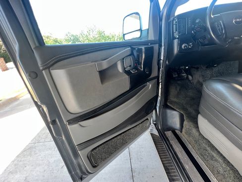 Used 2016 GMC Savana 2500 Extended image 21