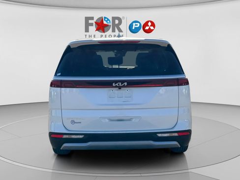 Used 2023 Kia Carnival LX image 4