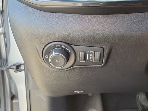 Used 2022 Jeep Compass Latitude w/ Convenience Group FWD image 29
