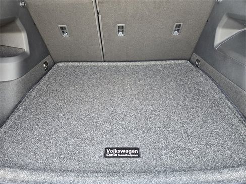 New 2025 Volkswagen Tiguan SE image 25