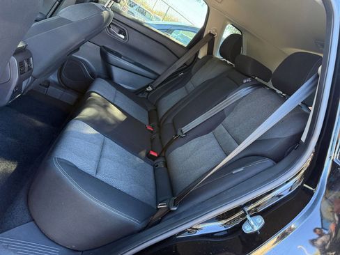 Used 2025 Nissan Rogue SV image 32