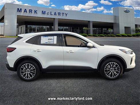 New 2025 Ford Escape SE image 2