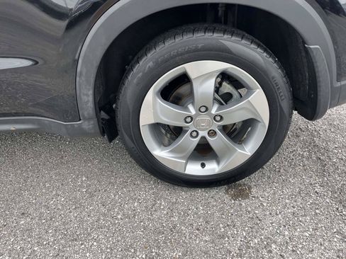 Used 2017 Honda HR-V EX image 9