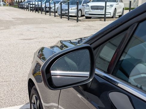 Used 2020 Ford Fusion SE w/ Equipment Group 151A FWD image 15