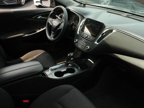 Used 2019 Chevrolet Malibu LT FWD image 21