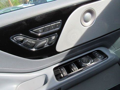 Used 2020 Lincoln Aviator Reserve w/ Equipment Group 202A image 12