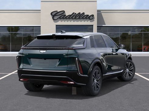 Used 2027 Cadillac Lyriq Luxury w/ LPO, Floor Liner Package AWD/4WD image 4