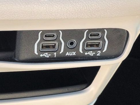 Used 2024 Chrysler Pacifica Touring-L FWD image 27