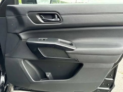 Used 2025 Nissan Pathfinder SV FWD image 29