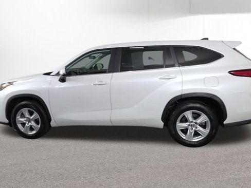 Used 2023 Toyota Highlander L image 5