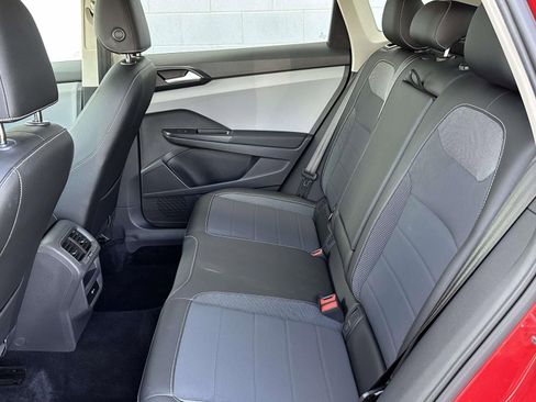 Used 2022 Volkswagen Taos SE image 13