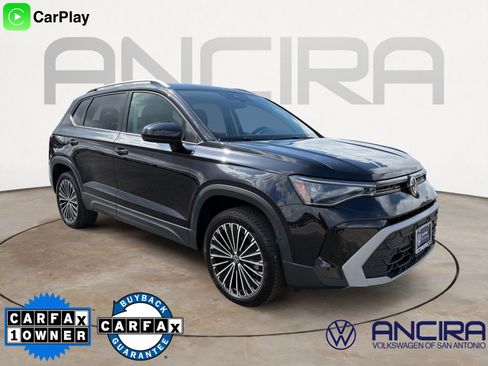 Used 2025 Volkswagen Taos SE image 1