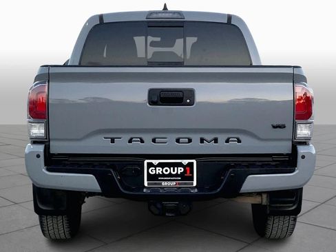 Used 2020 Toyota Tacoma TRD Sport w/ Technology Package image 4