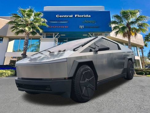 Used 2024 Tesla Cybertruck AWD Crew Cab image 9