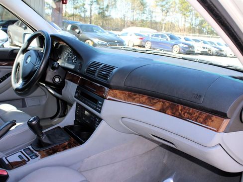 Used 2000 BMW 540i Sedan image 17