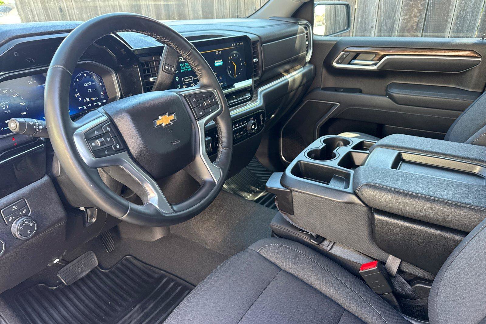 Used 2026 Chevrolet Silverado 1500 LT AWD/4WD image 2