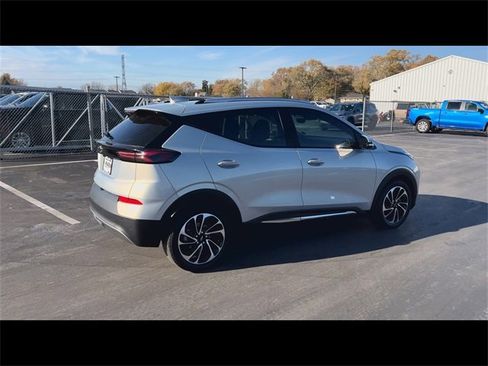 Certified 2022 Chevrolet Bolt EUV Premier w/ Sun & Sound Package image 8