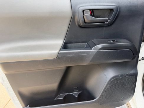 Used 2016 Toyota Tacoma SR RWD image 12