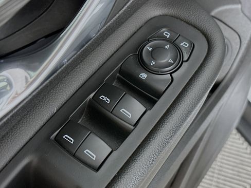 Used 2024 GMC Terrain SLT image 17