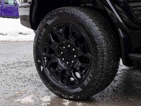 Used 2024 GMC Hummer EV 2X image 9