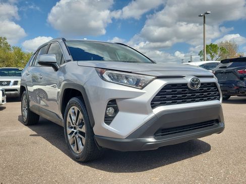 Used 2019 Toyota RAV4 XLE Premium image 2