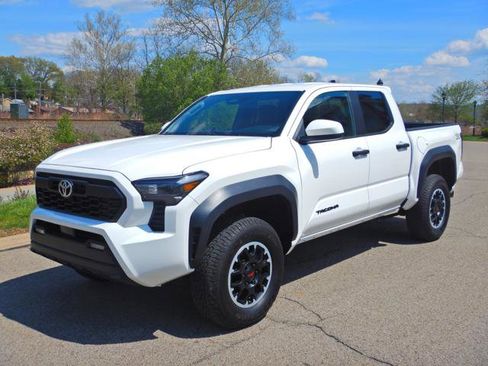 Used 2024 Toyota Tacoma TRD Off-Road AWD/4WD image 1