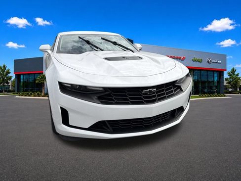 Used 2023 Chevrolet Camaro LT w/ Technology Package RWD image 2