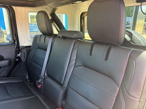 Used 2023 Jeep Wrangler Unlimited Sahara w/ Cold Weather Group AWD/4WD image 24