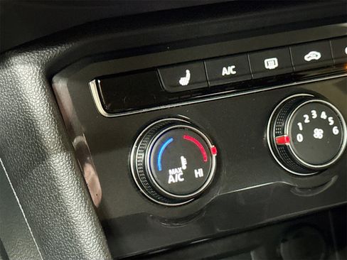 Used 2022 Volkswagen Tiguan S image 19