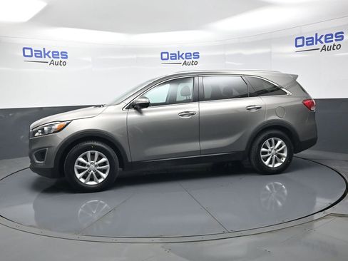 Used 2018 Kia Sorento LX w/ LX V6 Convenience Package image 5