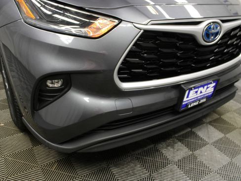 Used 2021 Toyota Highlander XLE AWD/4WD image 46