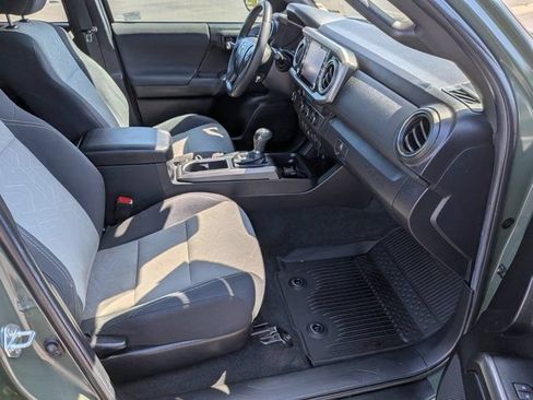 Used 2022 Toyota Tacoma TRD Off-Road w/ Technology Package RWD image 5