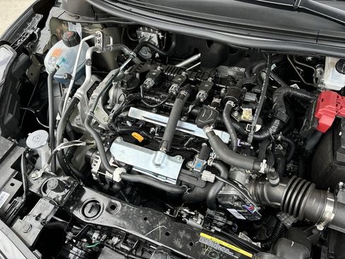 New 2025 Nissan Versa SR image 36