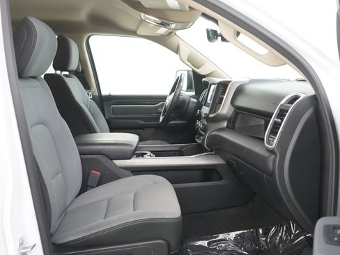 Used 2019 RAM 1500 Big Horn AWD/4WD image 11