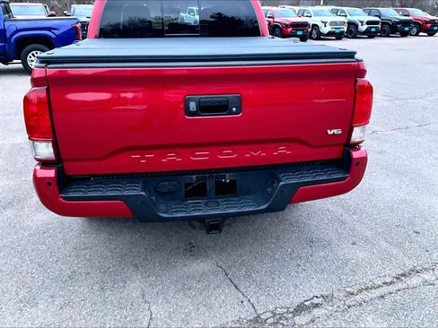 Used 2017 Toyota Tacoma TRD Sport w/ Premium & Technology Package image 7