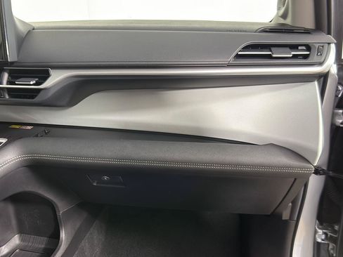 Used 2025 Toyota Sienna XLE w/ XLE Plus Package FWD image 26