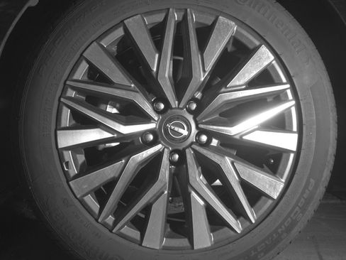 Used 2025 Nissan Altima 2.5 SV FWD image 12