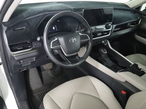 Used 2024 Toyota Grand Highlander XLE image 9