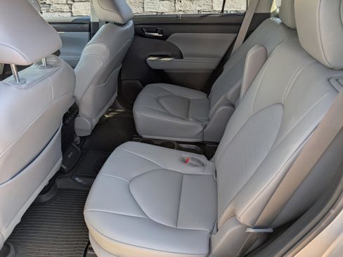 Used 2023 Toyota Highlander XLE image 20