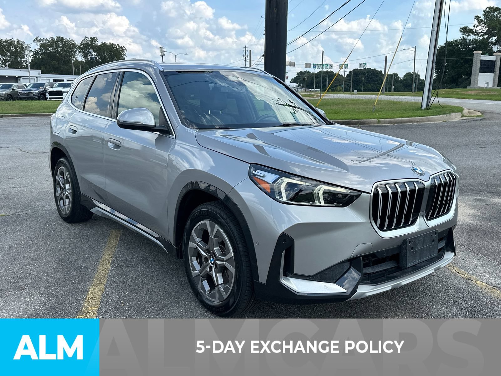 Used 2025 BMW X1 xDrive28i AWD/4WD image 3