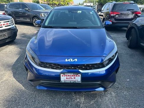 Used 2023 Kia Forte LXS w/ LXS Technology Package FWD image 2