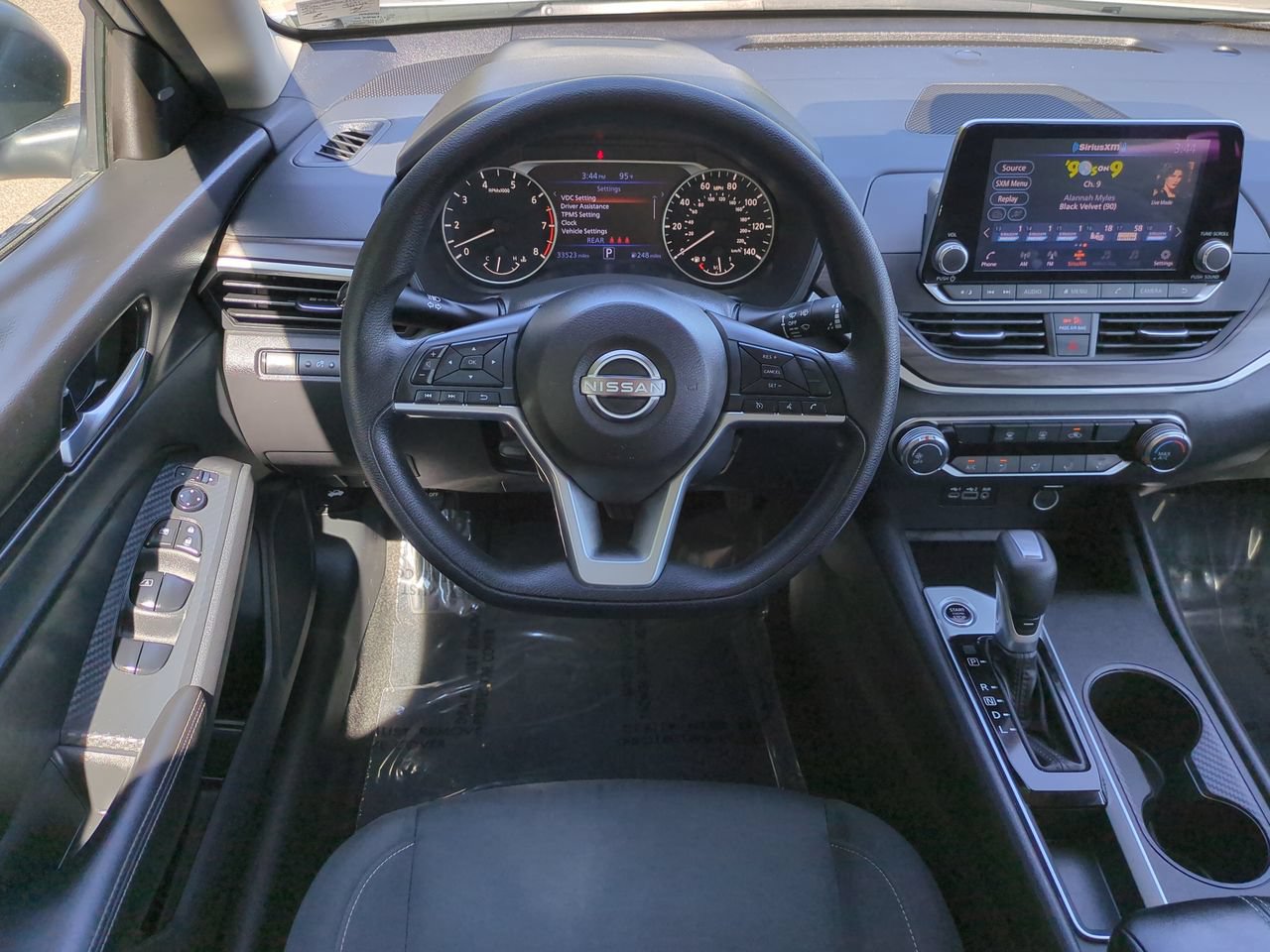 Used 2025 Nissan Altima 2.5 SV FWD image 15