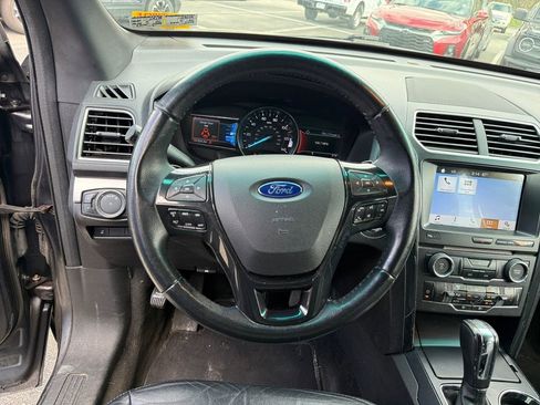 Used 2017 Ford Explorer XLT w/ Equipment Group 202A image 15