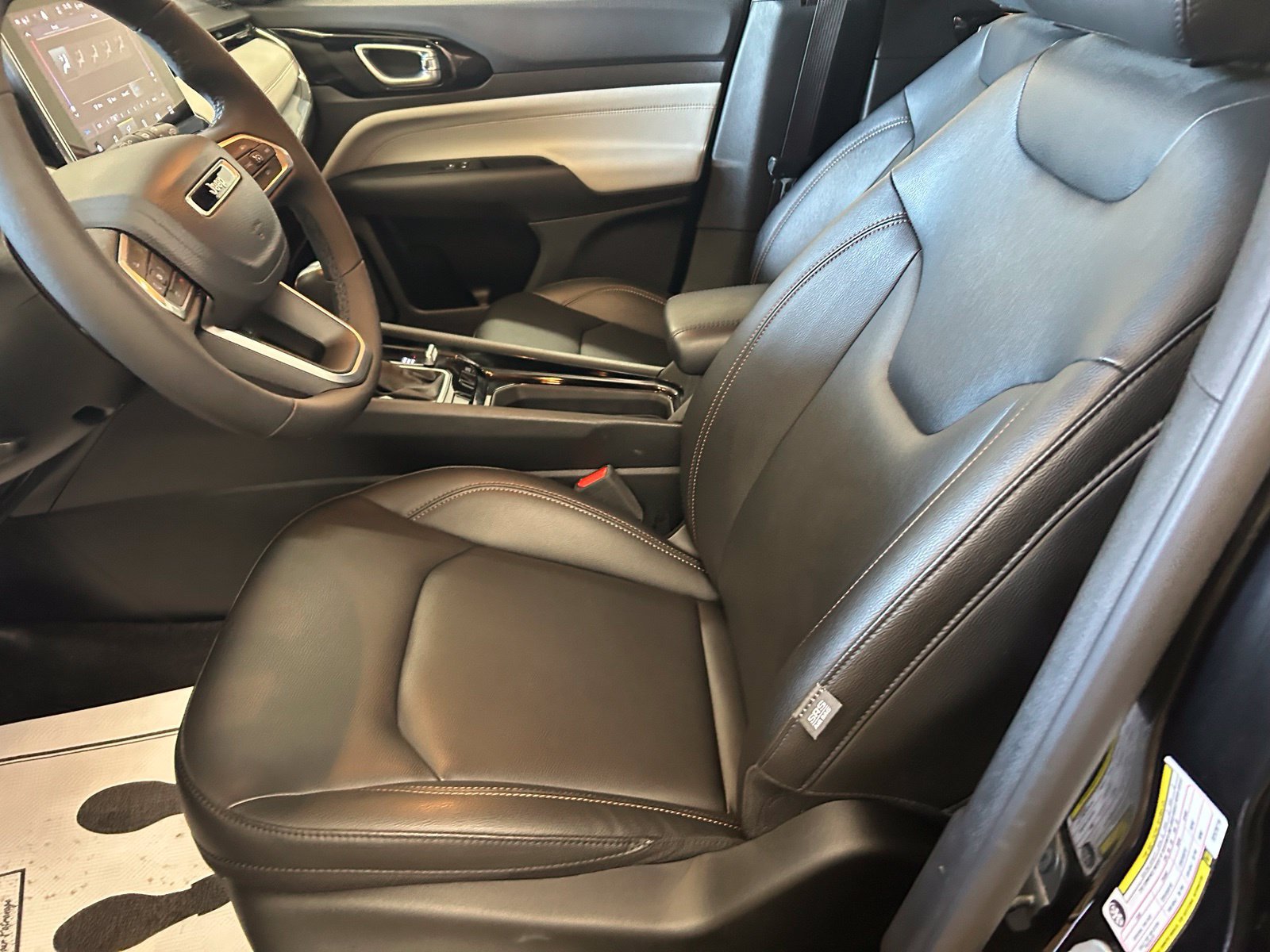 Certified 2024 Jeep Compass Limited AWD/4WD image 14