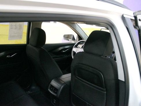 Used 2024 GMC Terrain SLE w/ Driver Convenience Package FWD image 10